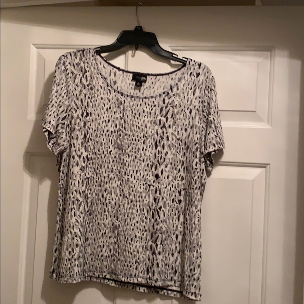 Black and white top NWOT